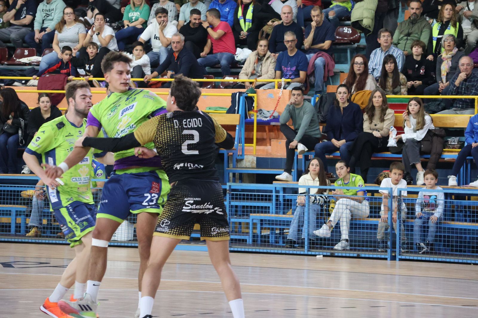 GALERÍA | El BM Zamora recibe en casa al Ciudad de Salamanca en un duelo muy ajustado