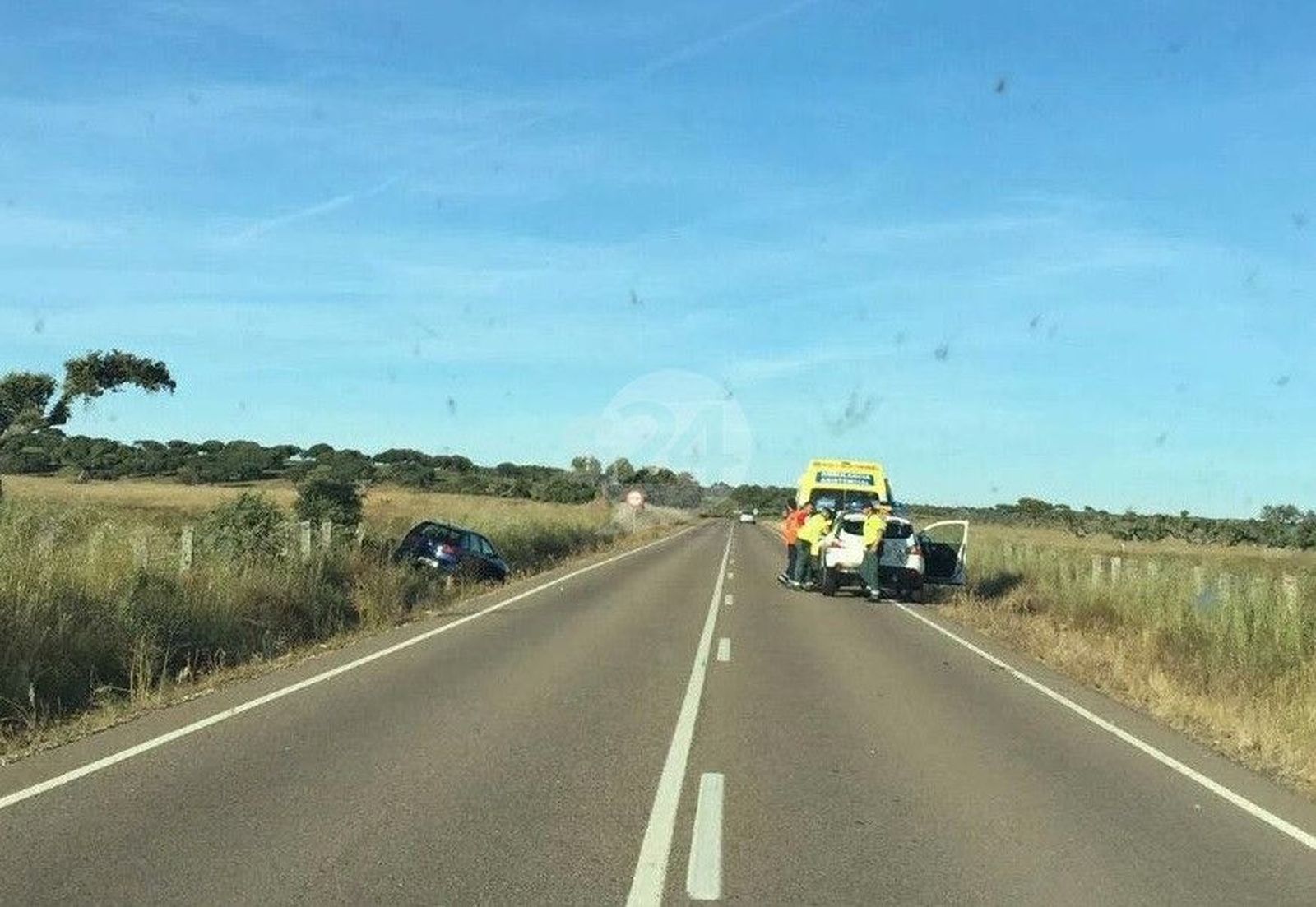Un herido al salirse de la carretera un coche en Berrocal de Huebra