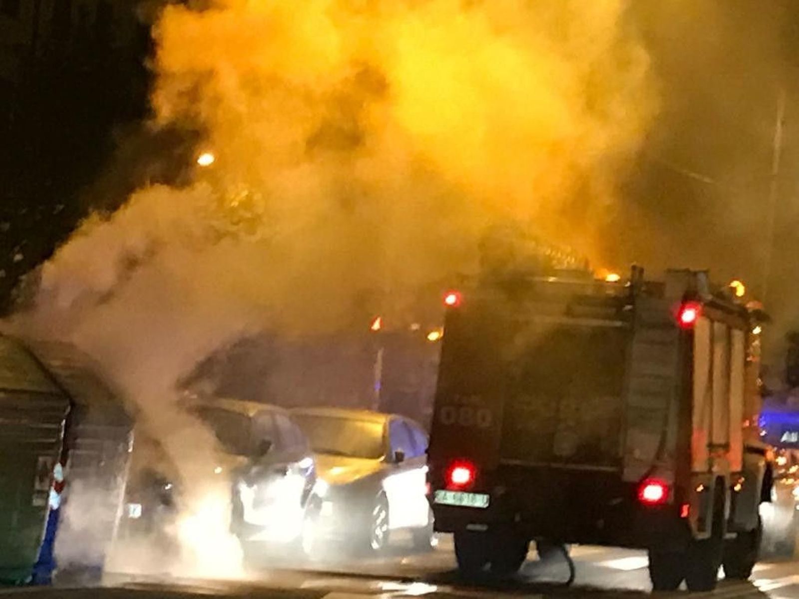 Queman casi una decena de contenedores y papeleras durante la madrugada