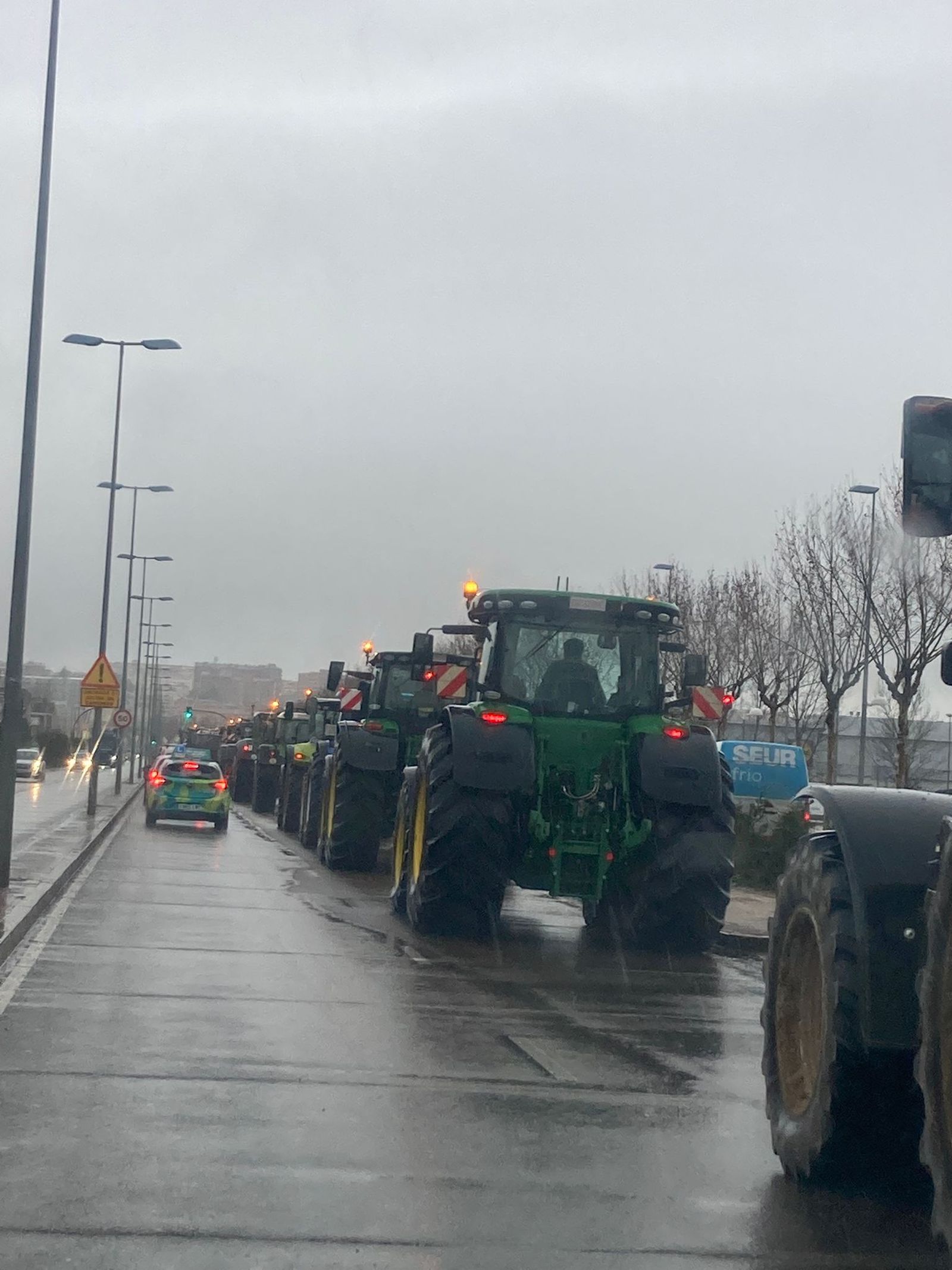 En imágenes la marcha con tractores y vehículos de campo en Salamanca en protesta contra Mercosur