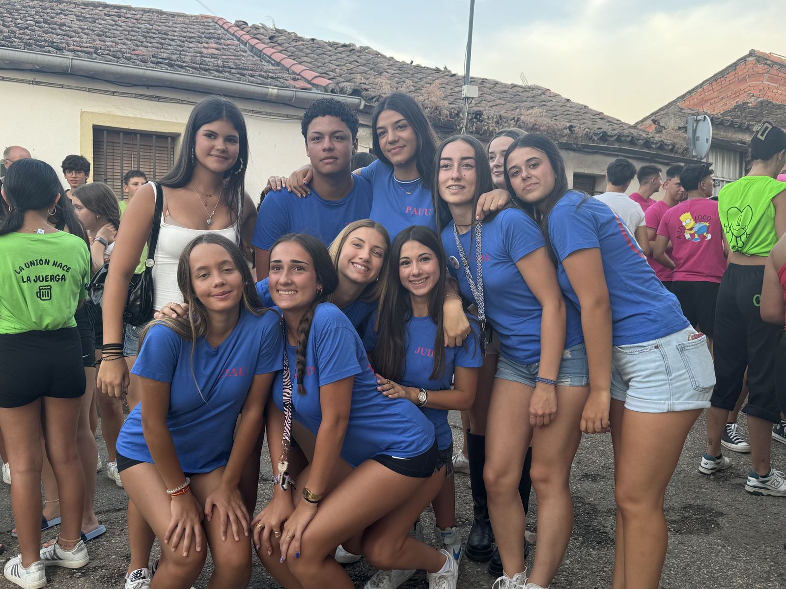 Doñinos de Salamanca. Pregón a cargo de la Asociación Noonan con Celia Vega Cepriá. Acto amenizado con sangría y la charanga El bombazo.