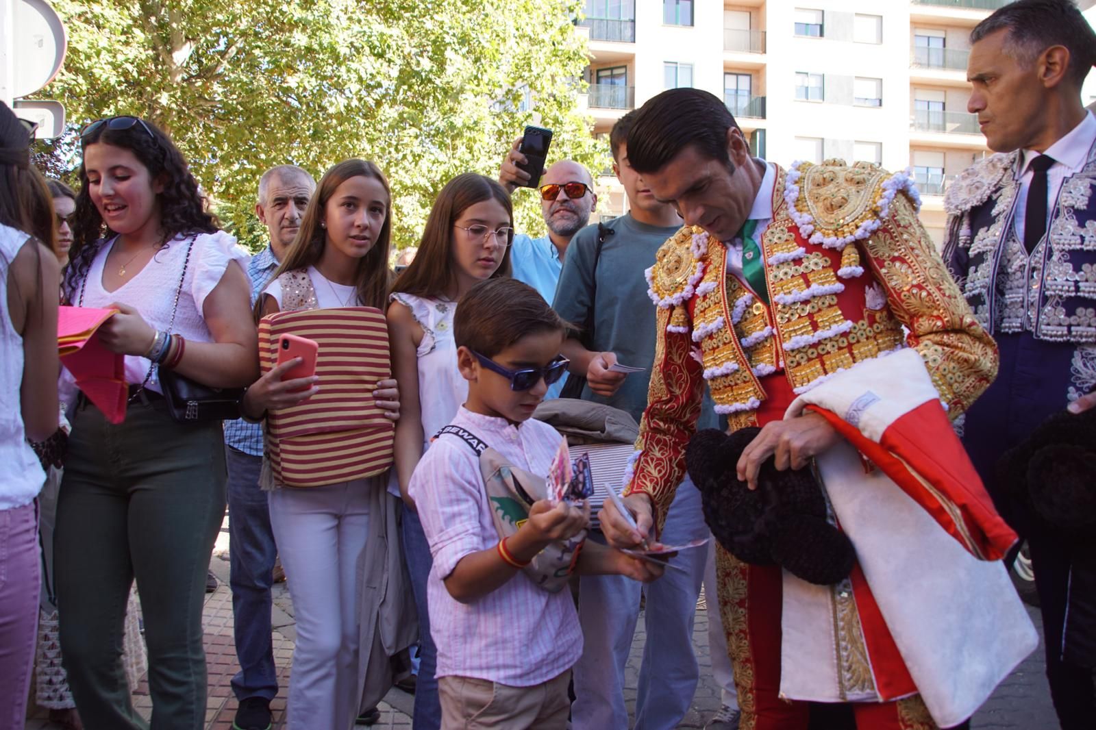 Así ha vivido la afición de La Glorieta el primer cartel de figuras de la feria: imágenes del ambiente en los tendidos y en el patio de cuadrillas