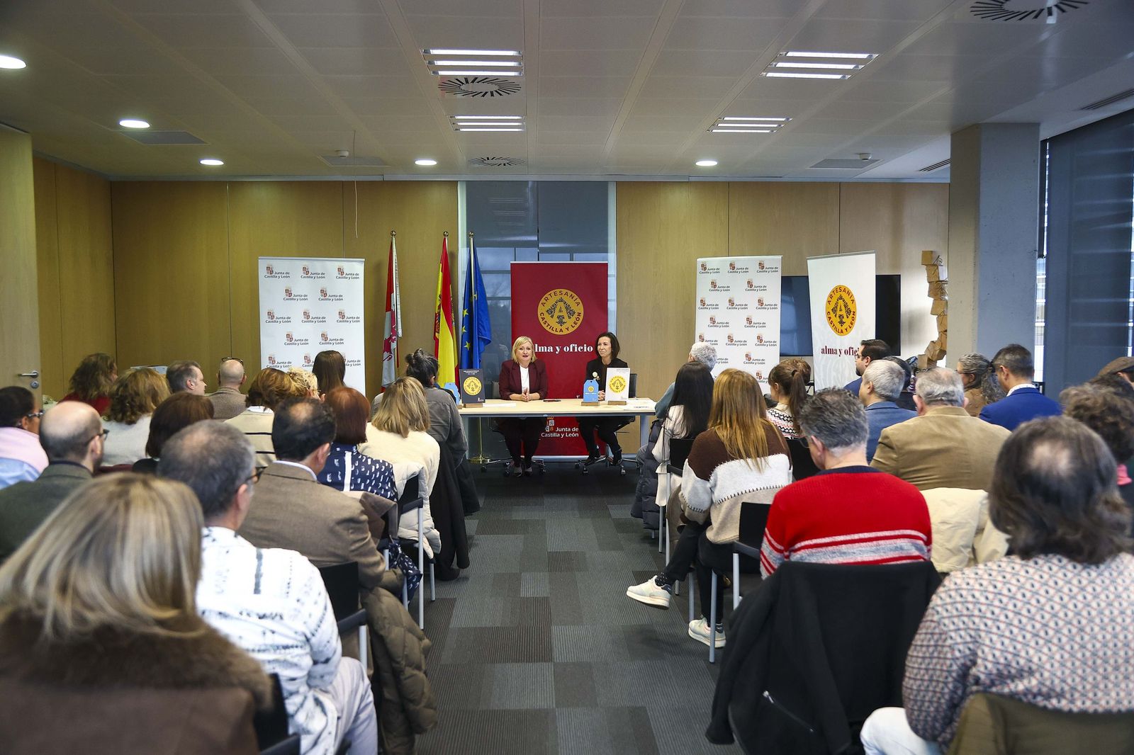 La Junta entrega los distintivos de la 'A' de Artesanía de Castilla y León a más de sesenta artesanos de la Comunidad