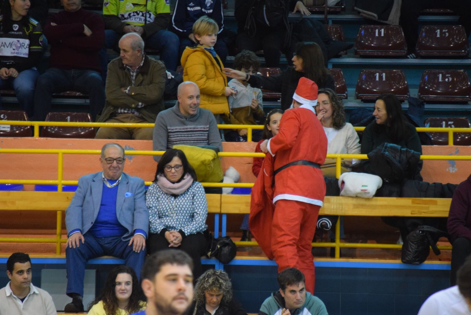 lluvia-de-peluches-en-el-angel-nieto-2023-13