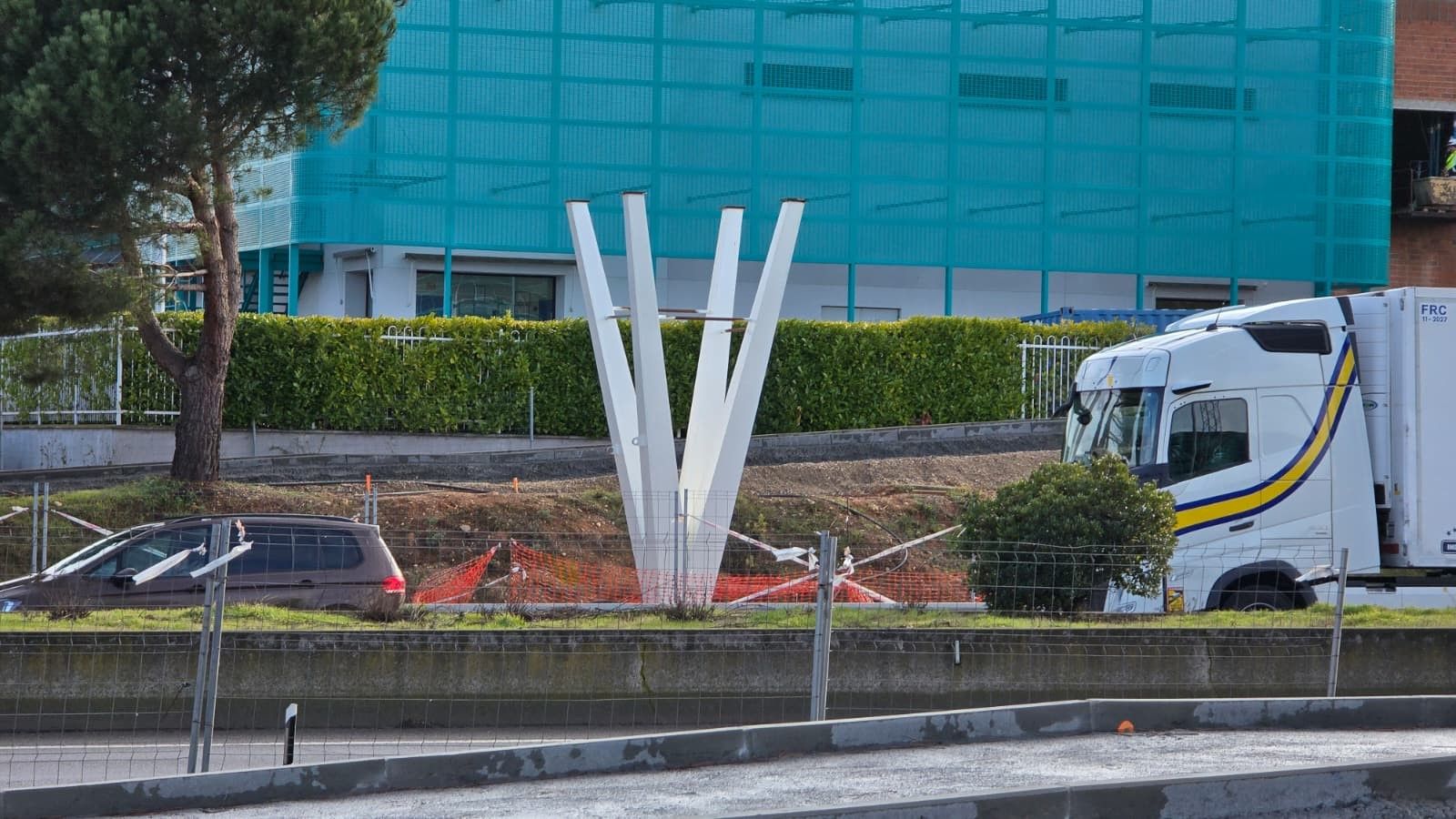 Pasarela peatonal en Carbajosa sobre la Ronda Sur  (6).jpg