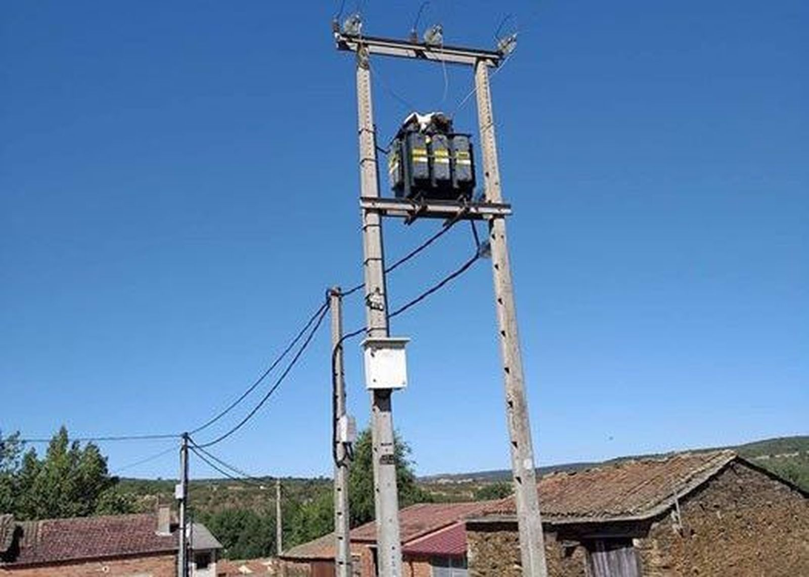 Gallegos del rio luz cigueña averia