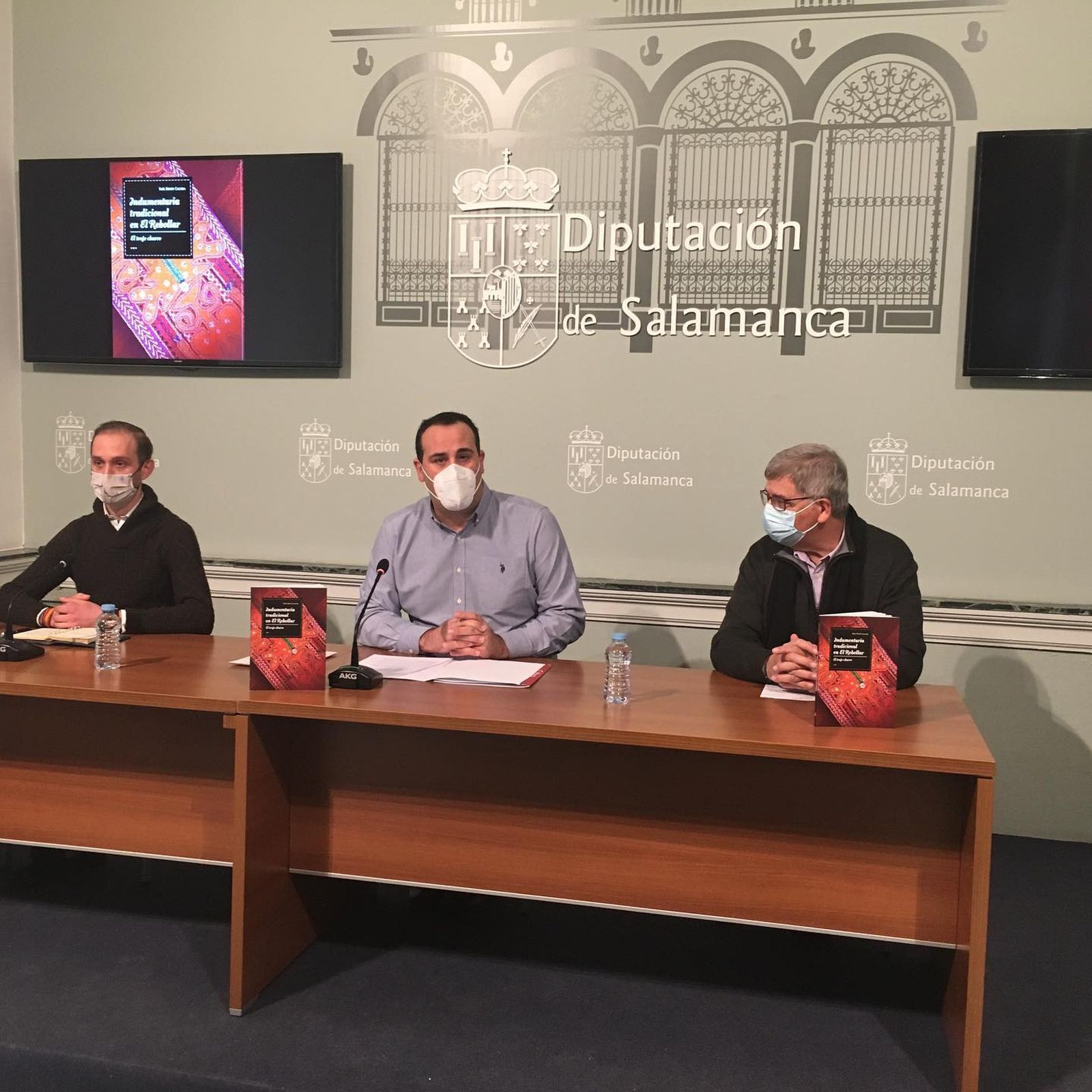 Presentación del libro sobre la indumentaria en El Rebollar