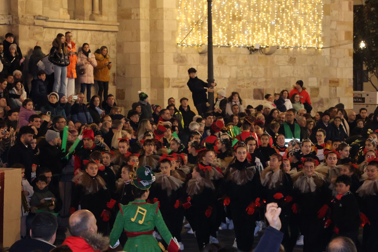 GALERÍA | El animado pasacalles de Escena por el centro de Zamora, en imágenes