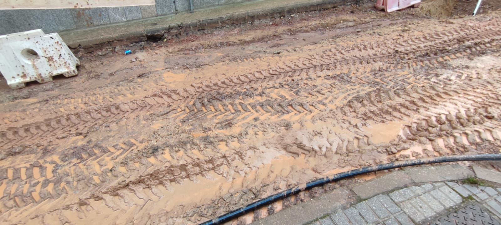 Obras de urbanización de calles del Barrio Blanco (24)