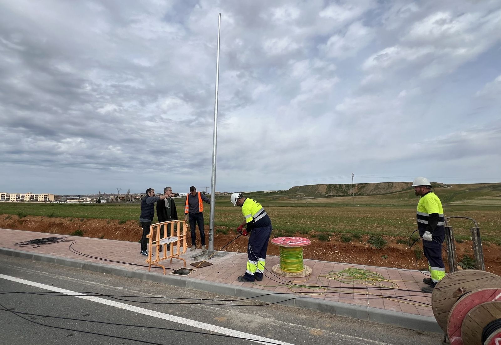 Carbajosa de la Sagrada instala iluminación en la carretera de Navahonda (3)