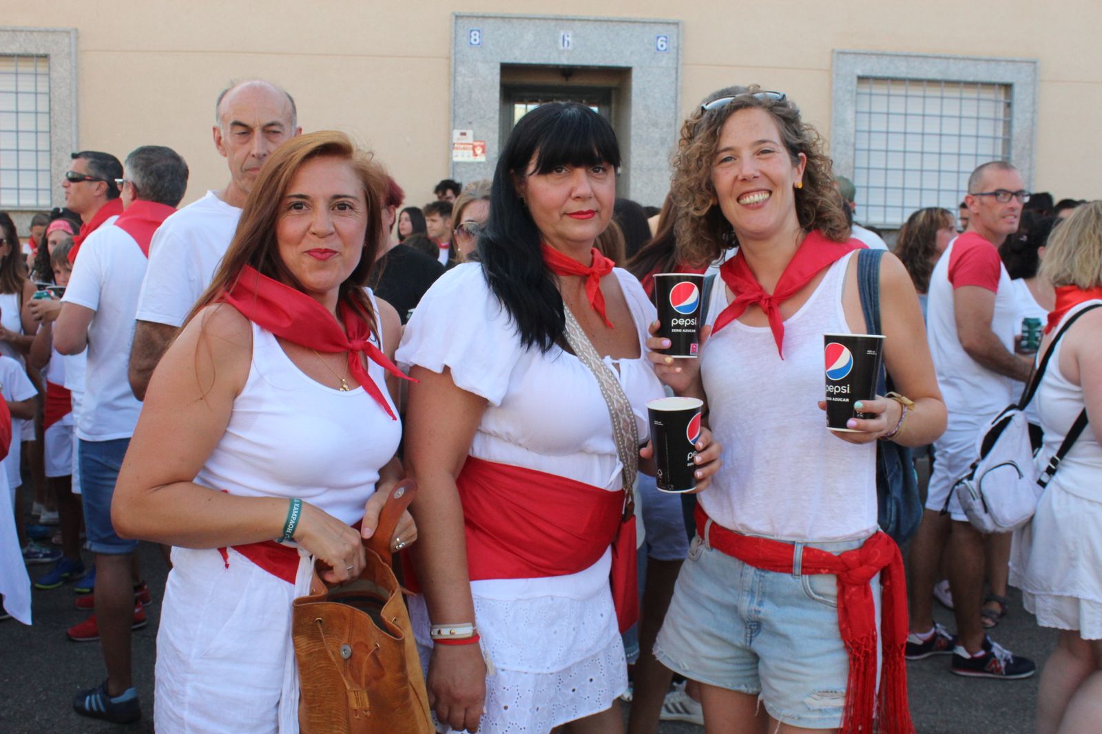Castellanos de Moriscos. Paseo de peñas con la temática “Viva San Fermín”