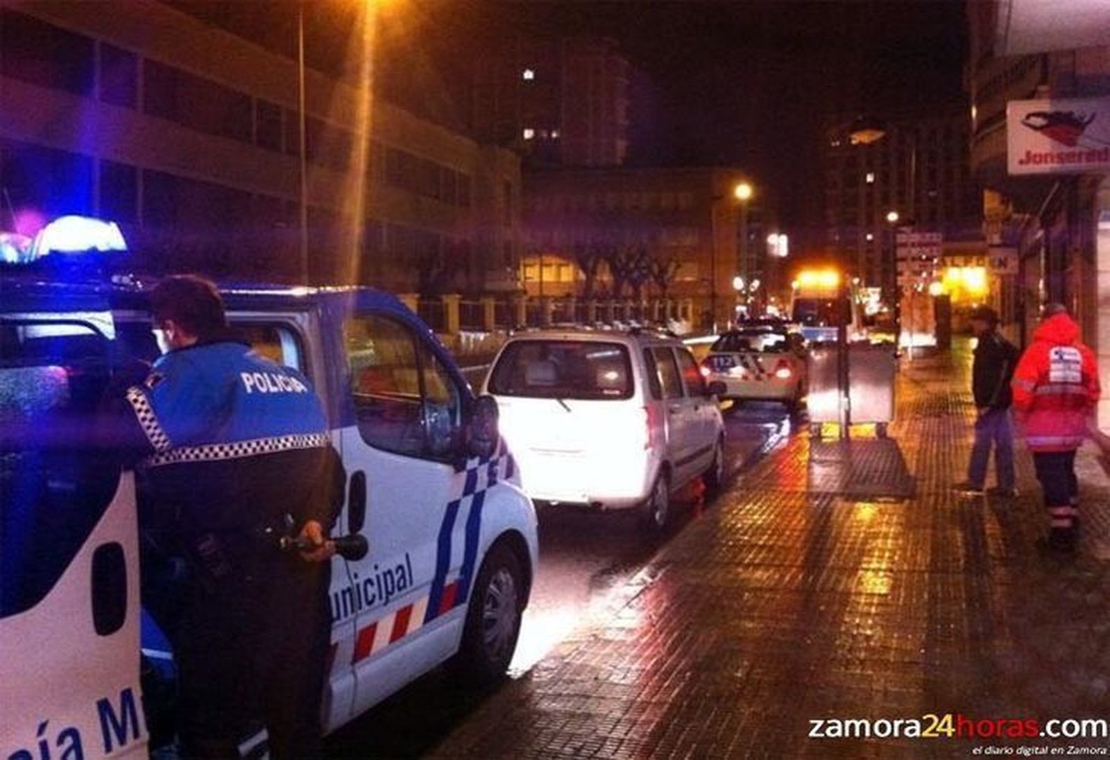 Herida leve una niña al ser atropellada en la Ronda la Feria