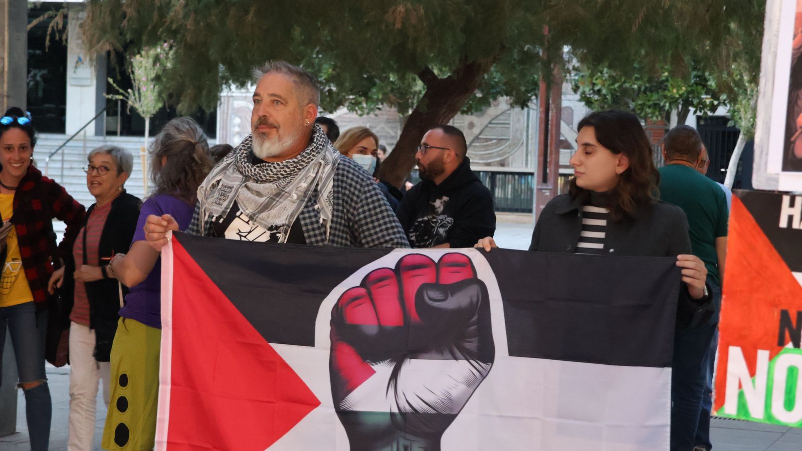 Zamora ‘rompe el silencio’ con una ruidosa cacerolada para denunciar la tragedia en Gaza