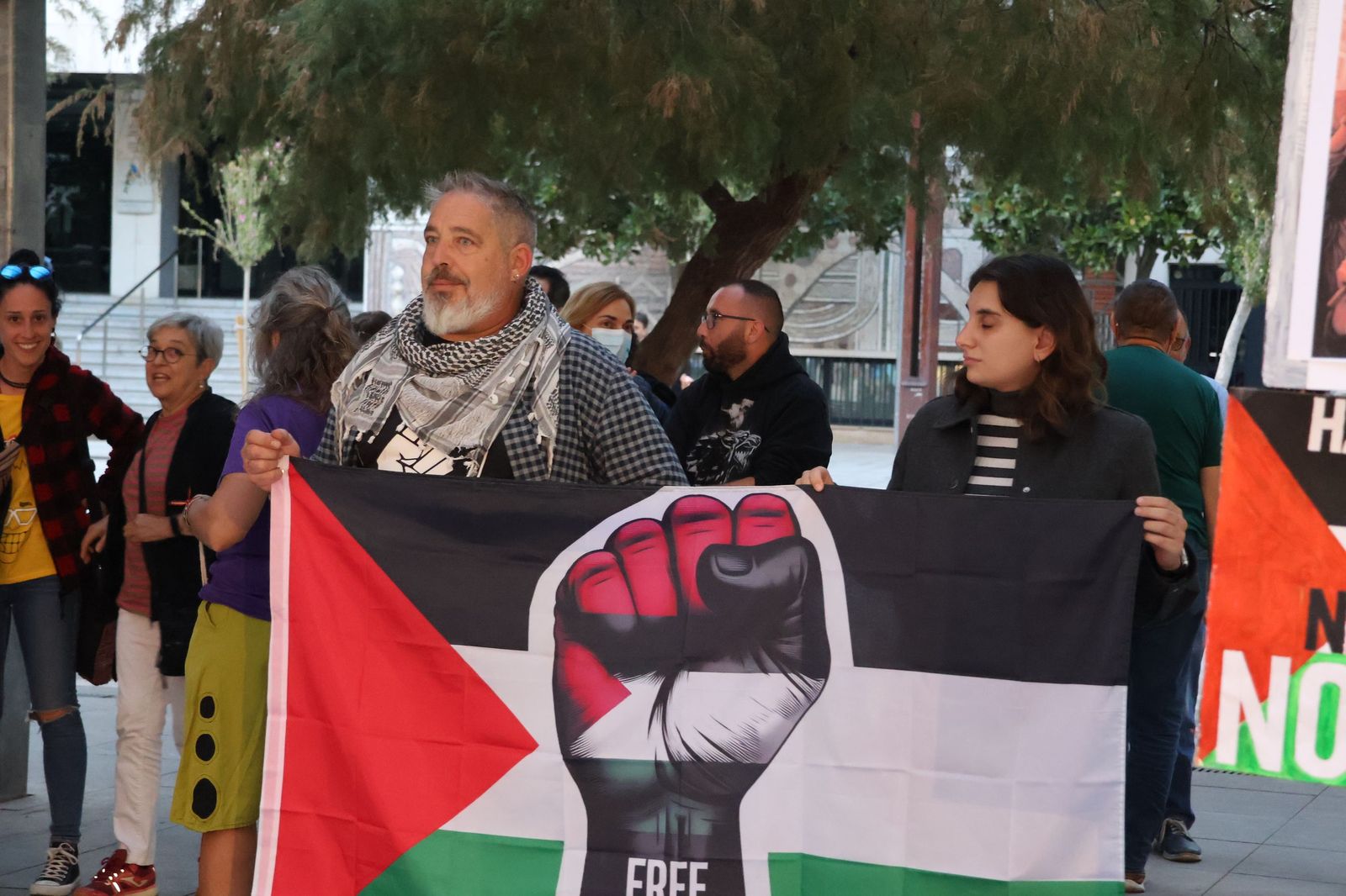 Zamora ‘rompe el silencio’ con una ruidosa cacerolada para denunciar la tragedia en Gaza