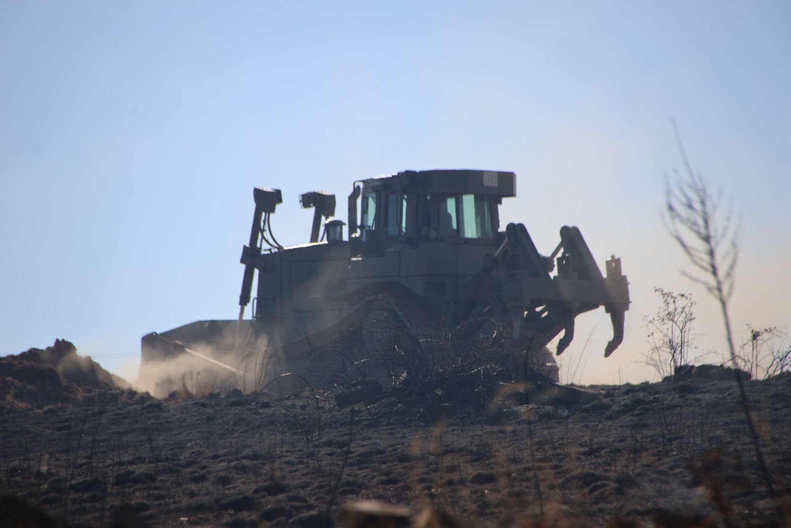 Incendio de rastrojos en la carretera de Matilla de los Caños