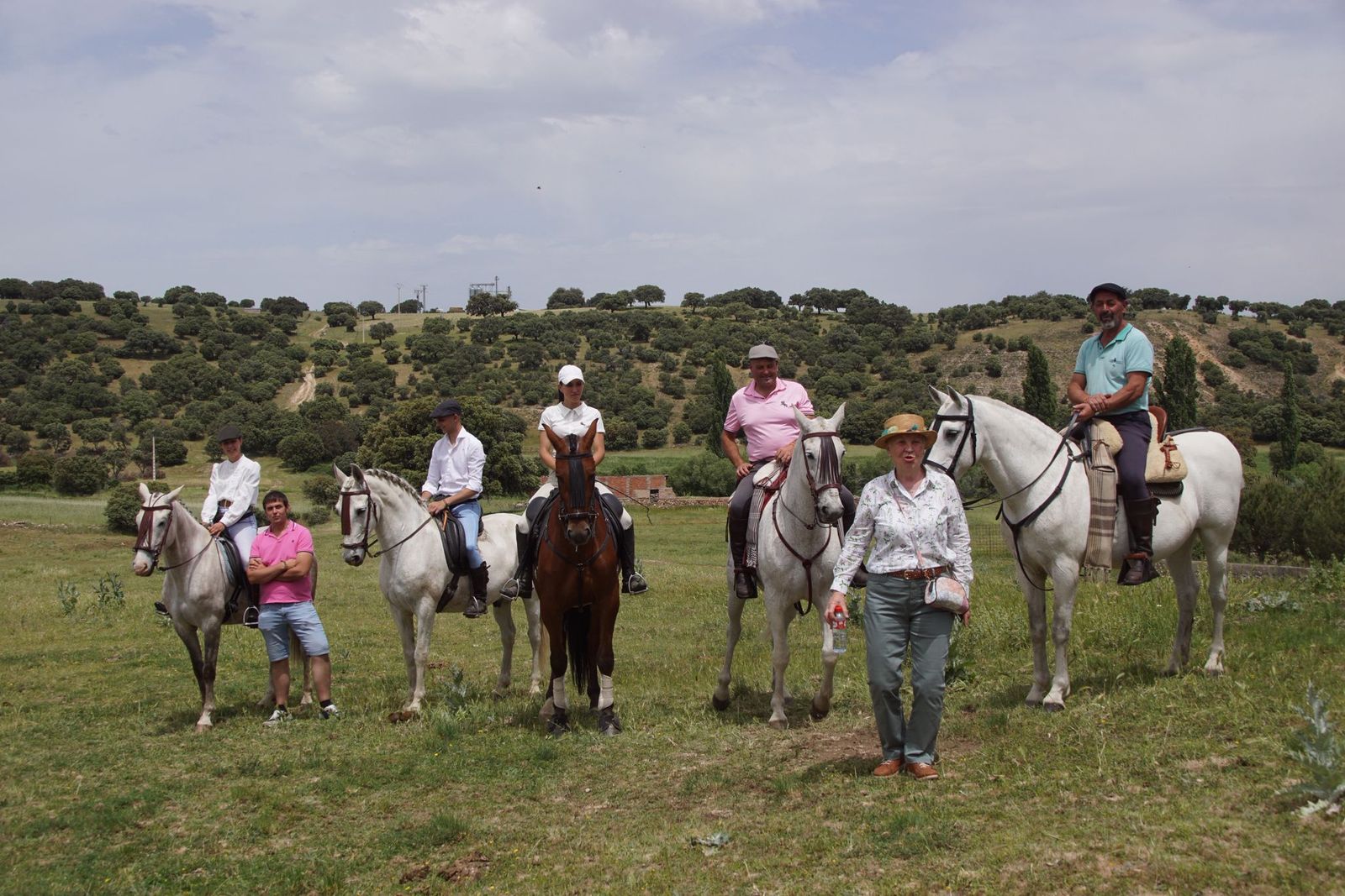 Valdejimena sale a los campos en su romería para honrar a su patrona