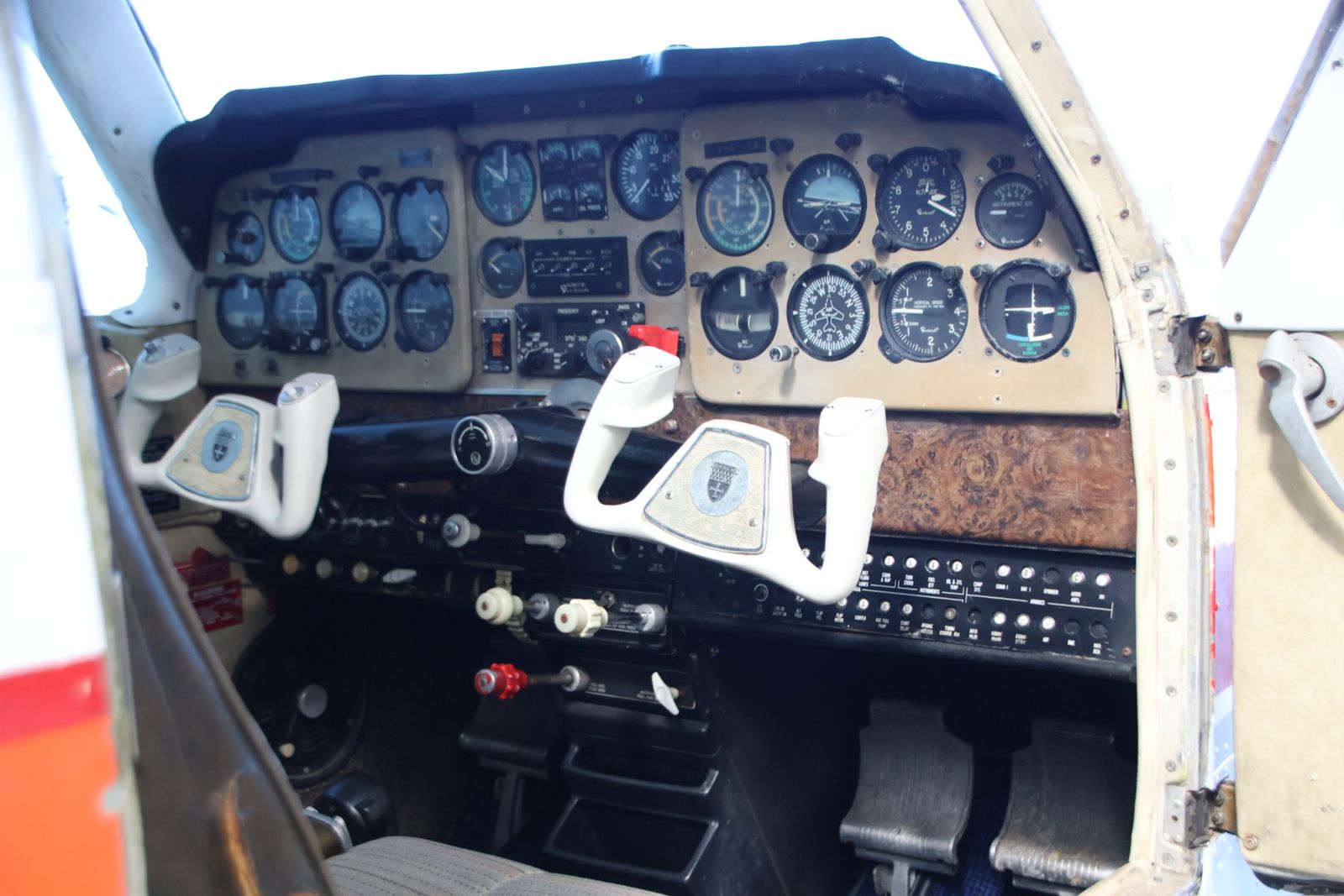 SENASA entrega una avioneta histórica, a la Fundación Infante de Orleans