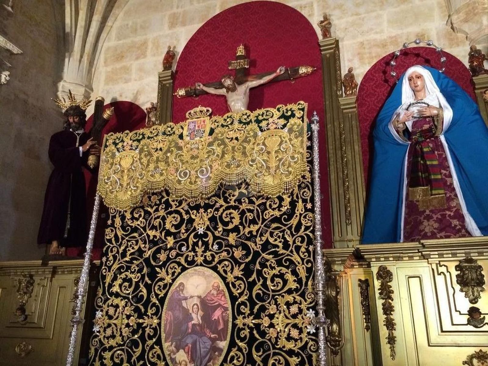 La Dominicana bendice el techo de palio de la Esperanza