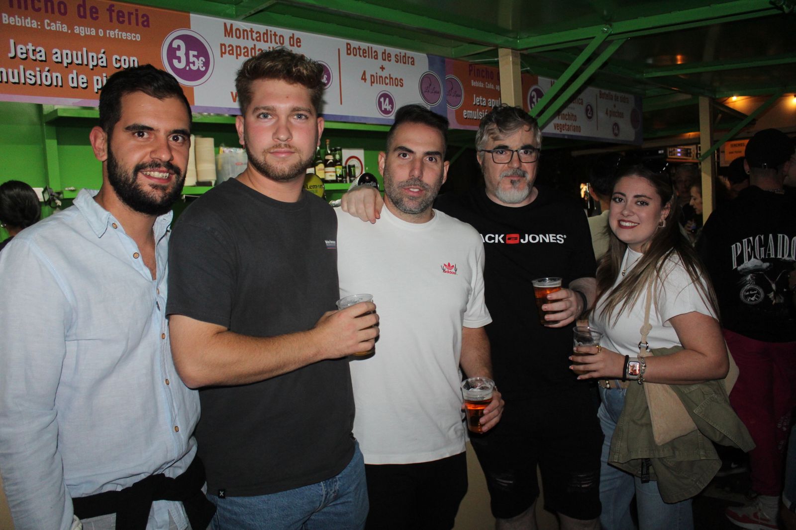 Ambiente en la Feria de Día en la tarde de este lunes