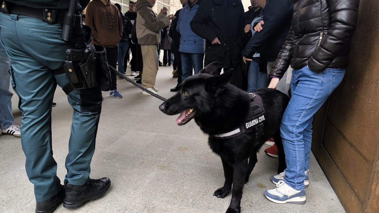Plan seguridad en centros escolares Guardia Civil en Alba de Tormes  (1).jpeg