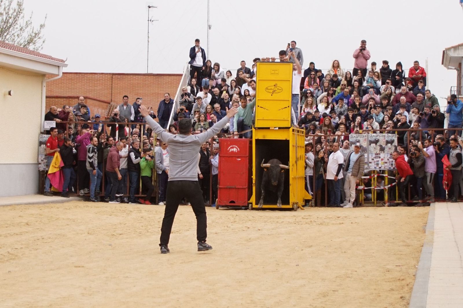 ambiente-y-participacion-durante-el-toro-del-voto-en-villoria-suelta-de-dos-toros-del-cajon-foto-juanes-33
