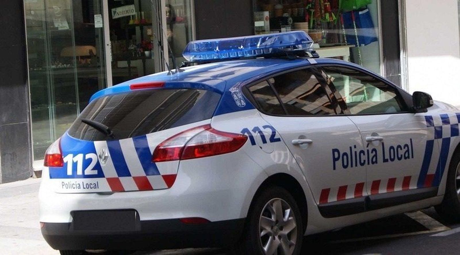 Detenidos dos jóvenes por agredir a una pareja de policías locales en la Plaza Mayor 