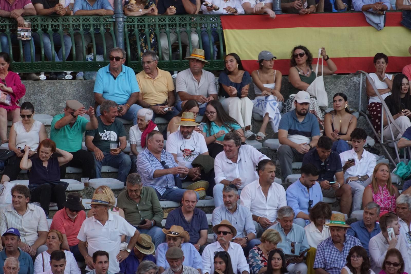 Así ha vivido la afición de La Glorieta el primer cartel de figuras de la feria: imágenes del ambiente en los tendidos y en el patio de cuadrillas