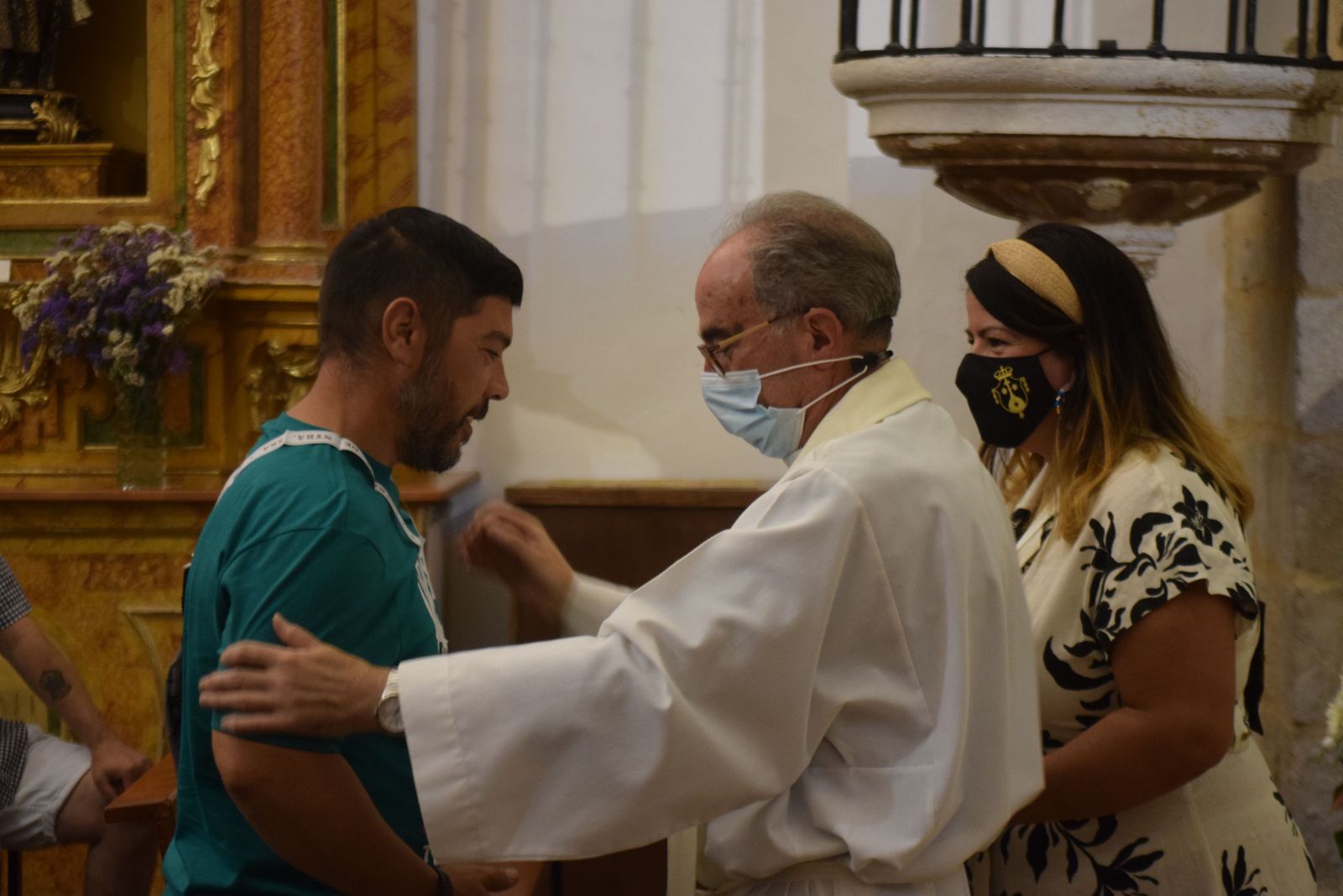 imposicion-de-escapularios-de-la-virgen-del-carmen-7