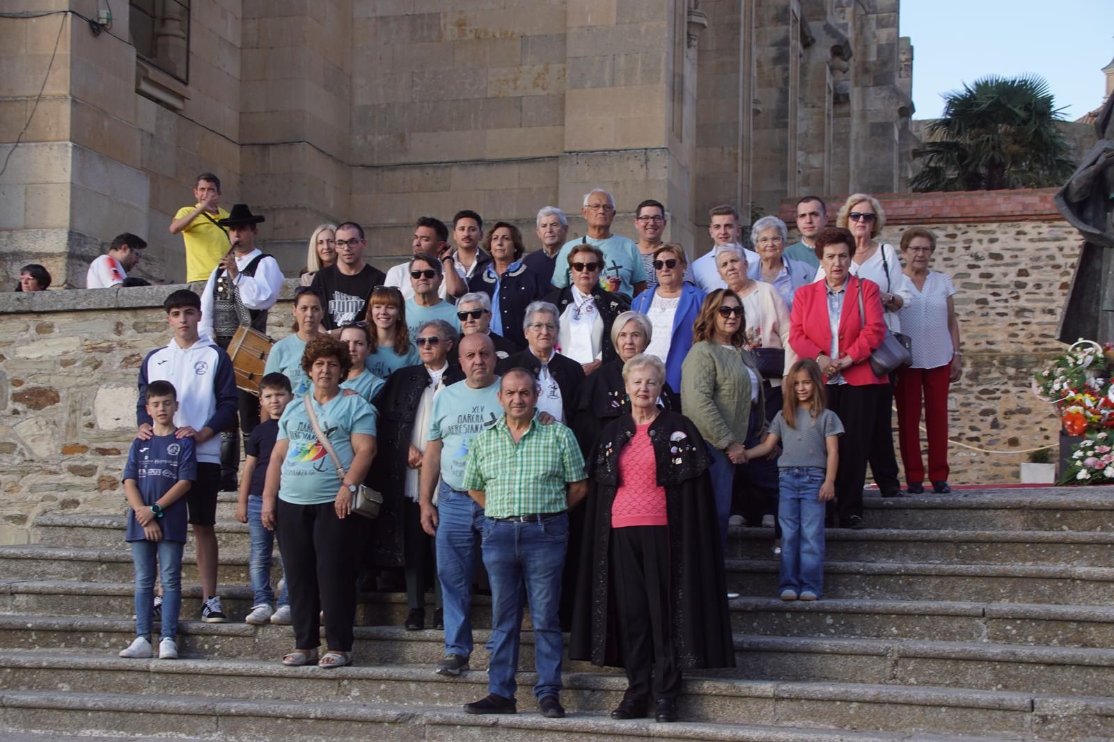 Ofrenda Floral a Santa Teresa en Alba de Tormes (6).jpeg