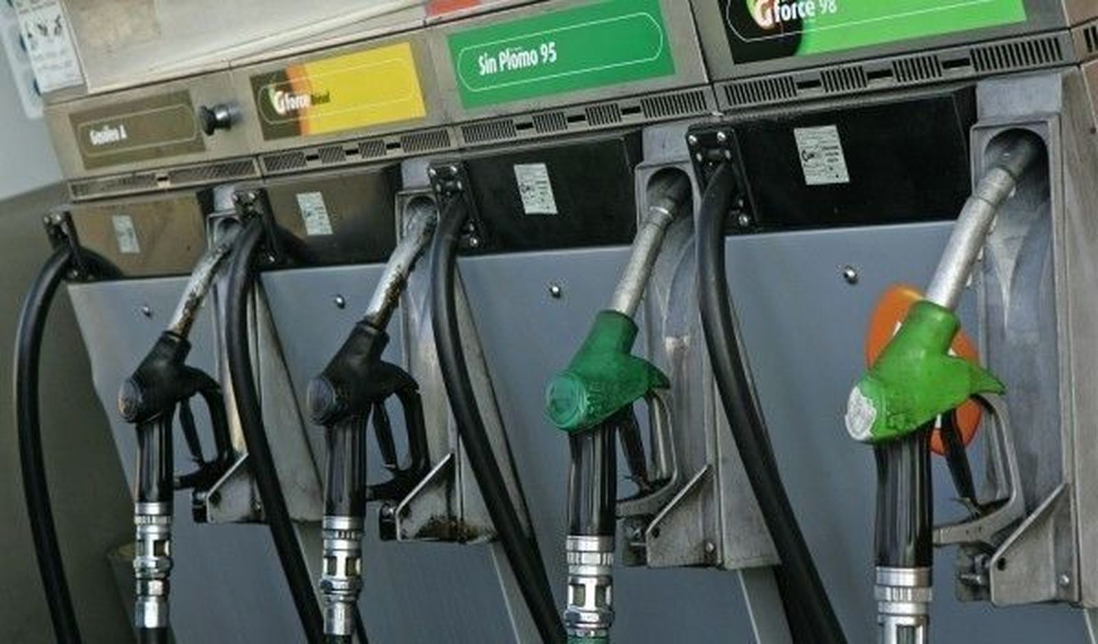 El precio de la gasolina se mantiene y el diésel cae ligeramente El precio de la gasolina se mantiene y el diésel cae ligeramente