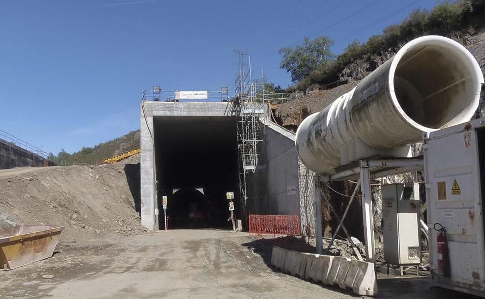 Tunel Requejo AVE. Archivo