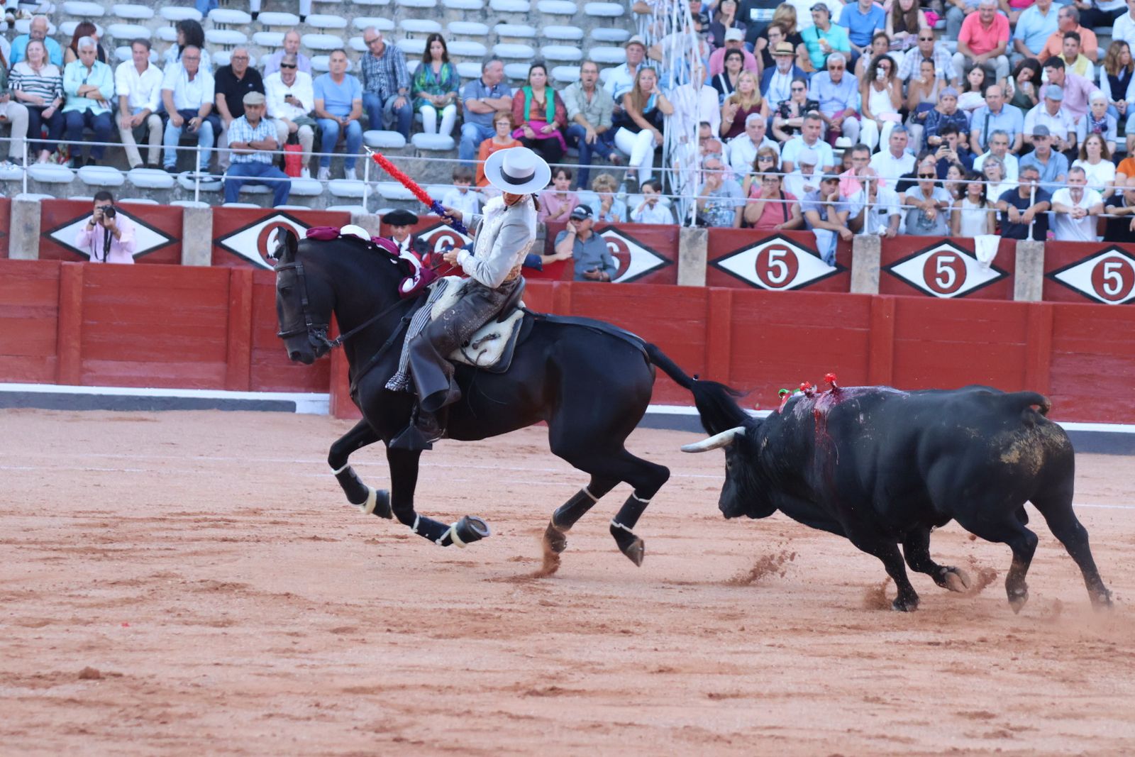 La Glorieta revive el aroma de la feria taurina con el primer festejo: Lea Vicens, Raquel Martín y Olga Casado