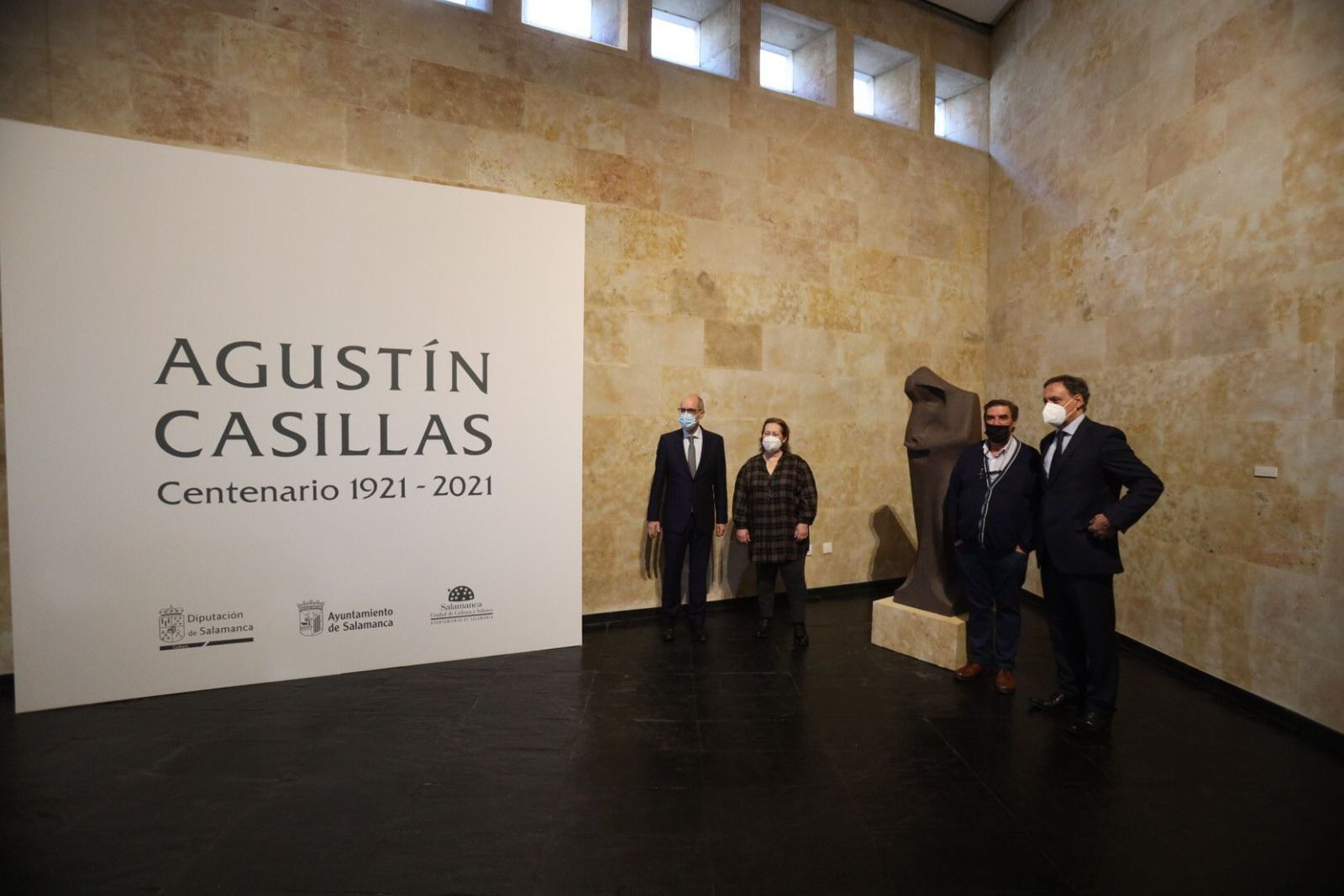 La sala de exposiciones de la Torre de los Anaya acoge una exposición del escultor salmantino Agustín Casillas.