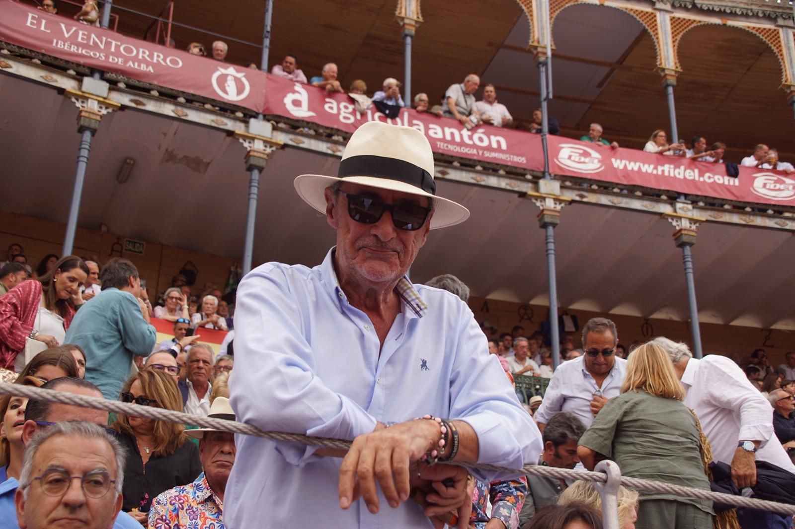 Gran ambiente en La Glorieta para la tarde de toros de Morante de la Puebla, Ismael Martín y Marco Pérez