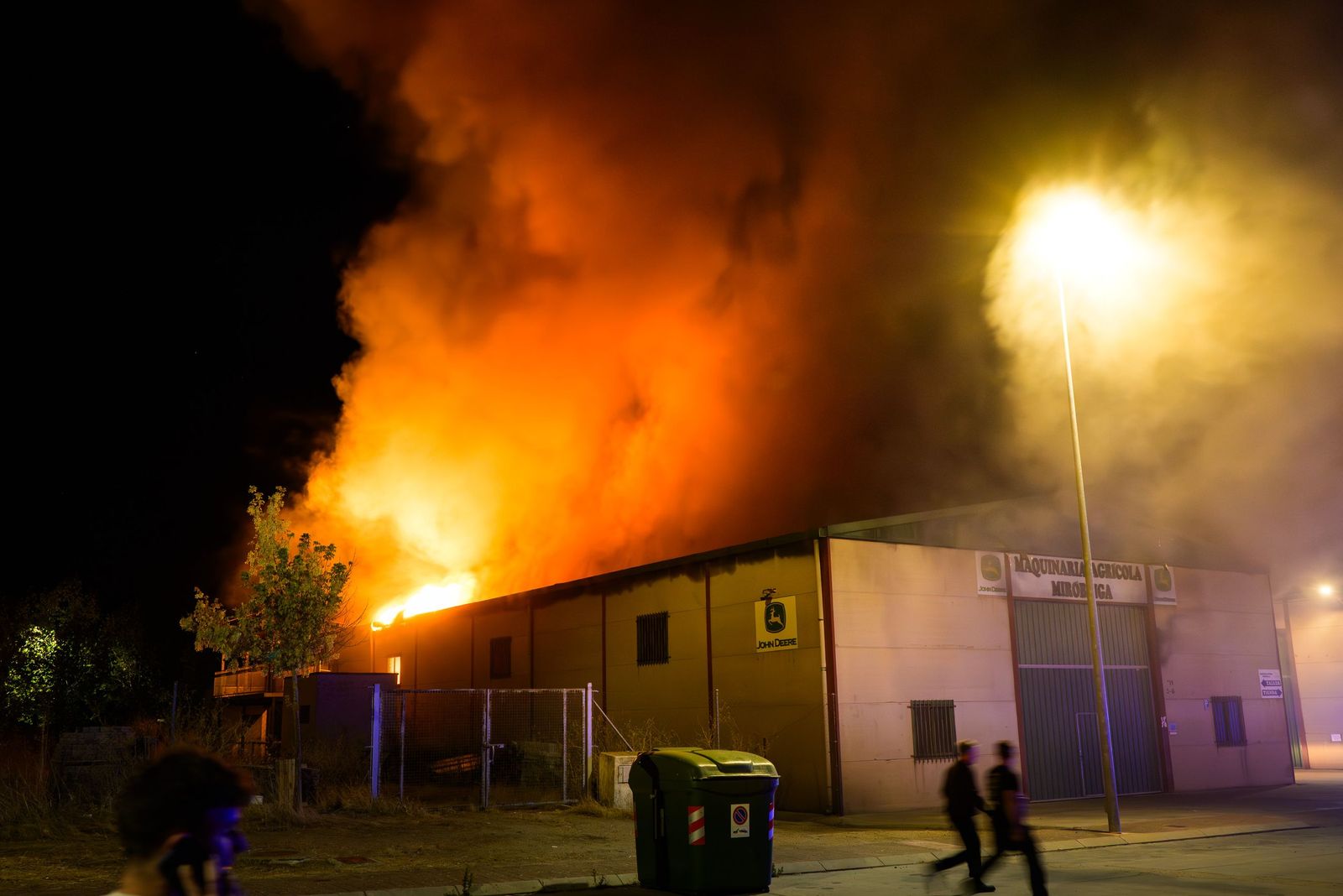 Herido un varón en el incendio de una nave en Ciudad Rodrigo