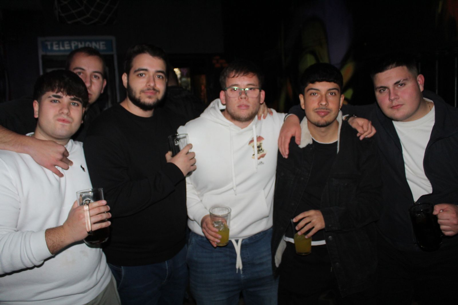 El Fin de Año Universitario continua por los bares de la capital del Tormes tras las doce campanadas