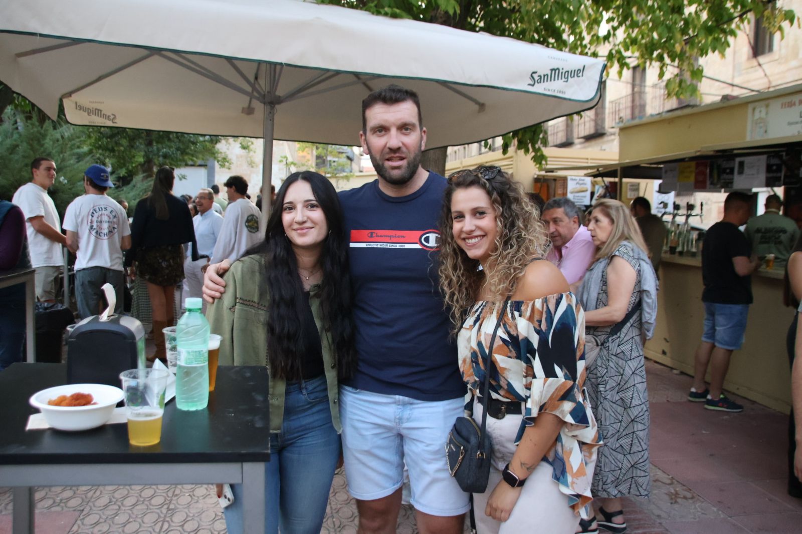Ambiente de las casetas el  jueves por la tarde noche