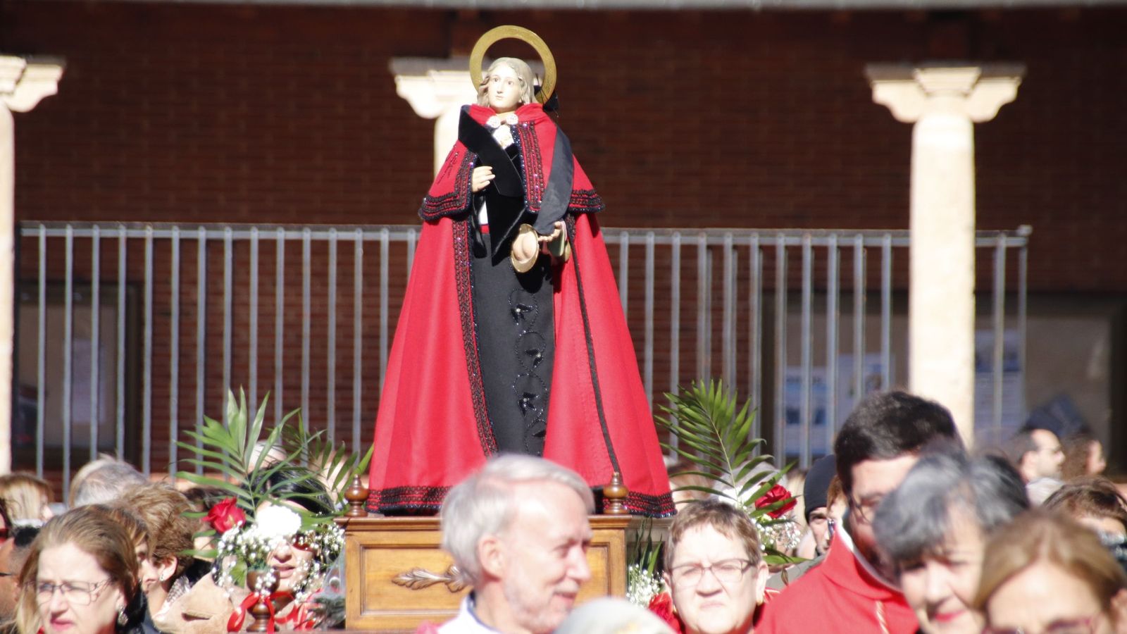 Santa Águeda procesionando en Salamanca