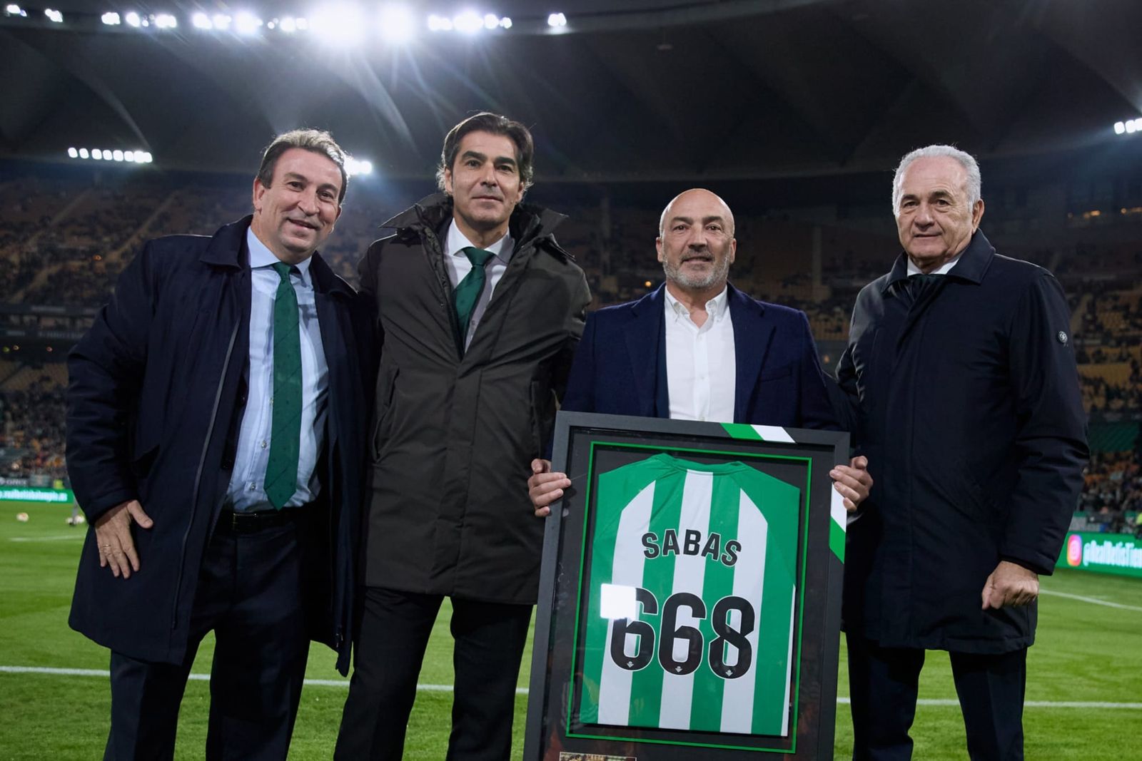 Juan Sabas, homenajeado en La Cartuja. FOTO: Real Betis Balompié
