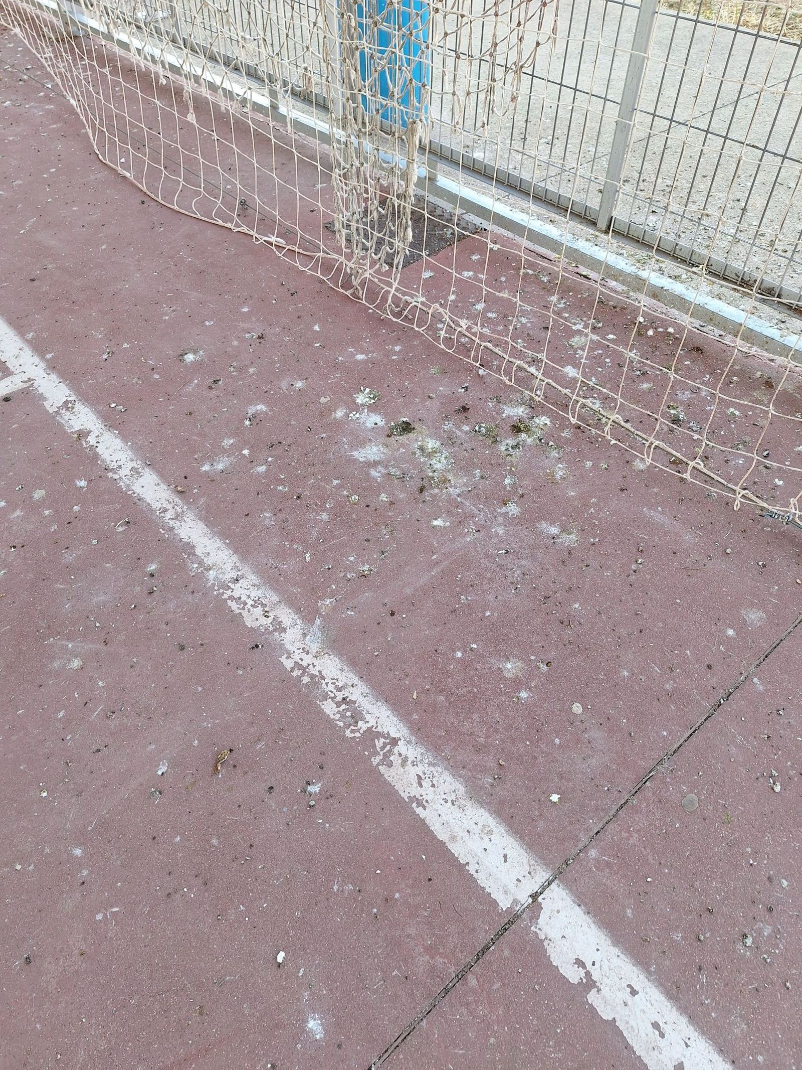 quejas-por-el-estado-de-la-pista-deportiva-del-barrio-de-vistahermosa-7