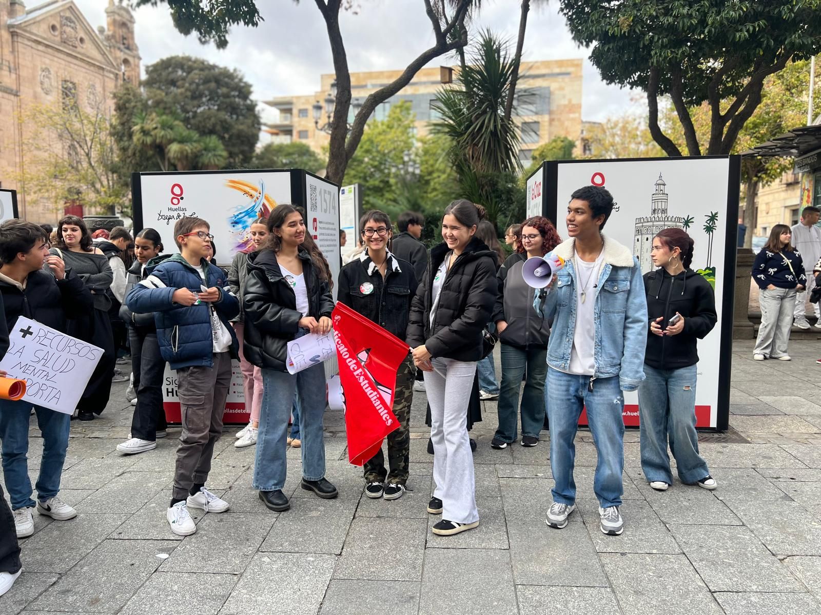 El Sindicato de Estudiantes de Salamanca reune a más de cien personas para poner "freno" al acoso escolar