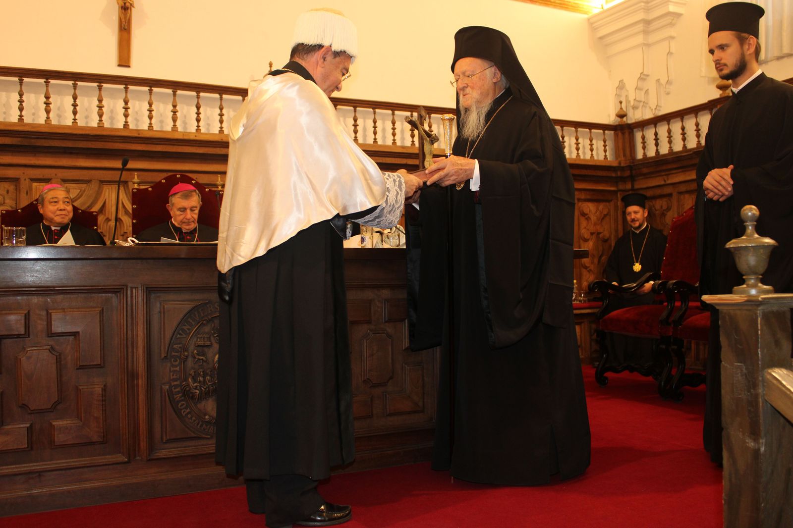 investidura-como-doctor-honoris-causa-de-la-universidad-pontific-4