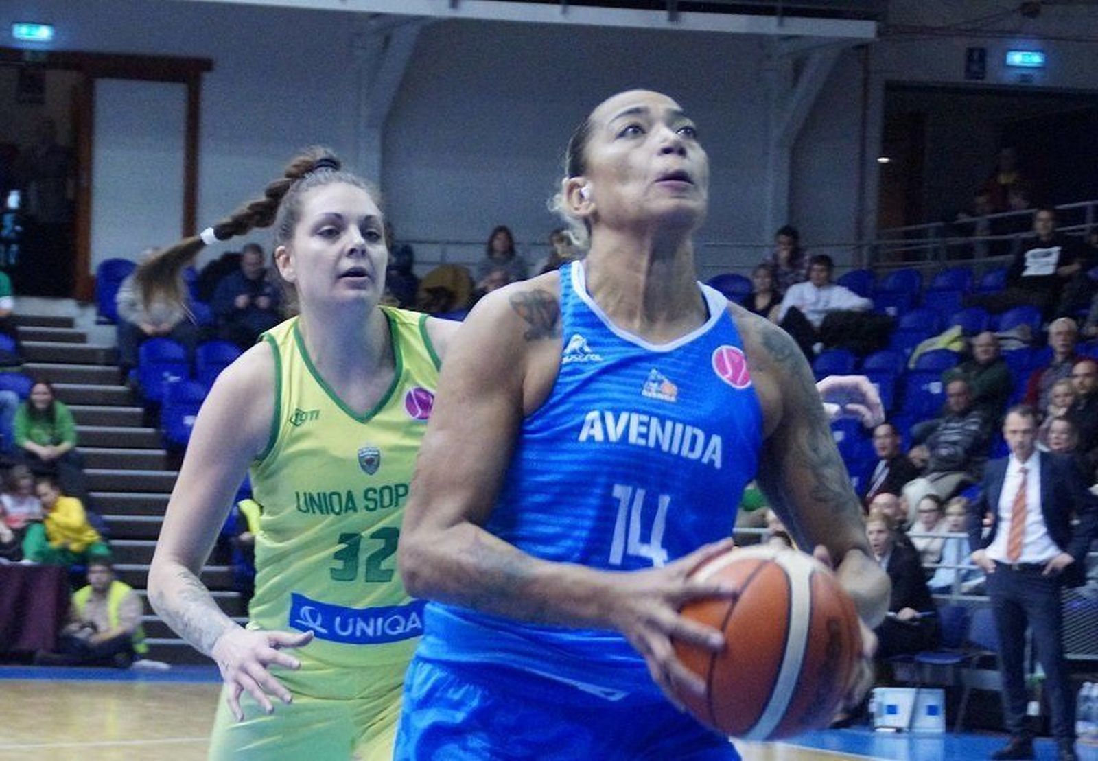 Perfumerías Avenida se mantiene con una victoria de ventaja sobre el quinto clasificado