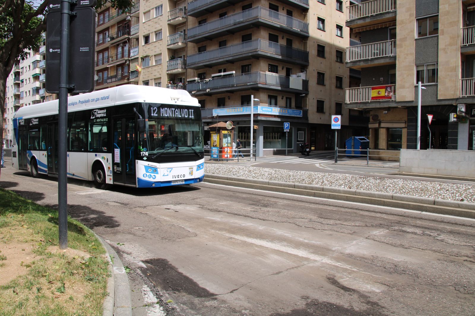 Autobús urbano de Salamanca en foto de archivo (2)