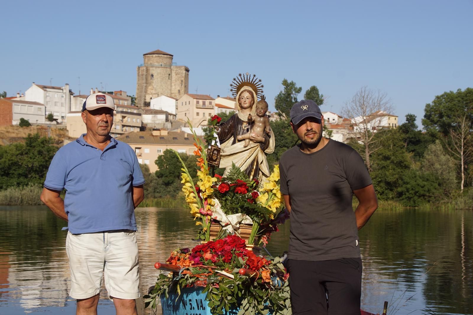 Procesión con la Virgen del Carmen por el río Tormes en Alba (19).jpeg