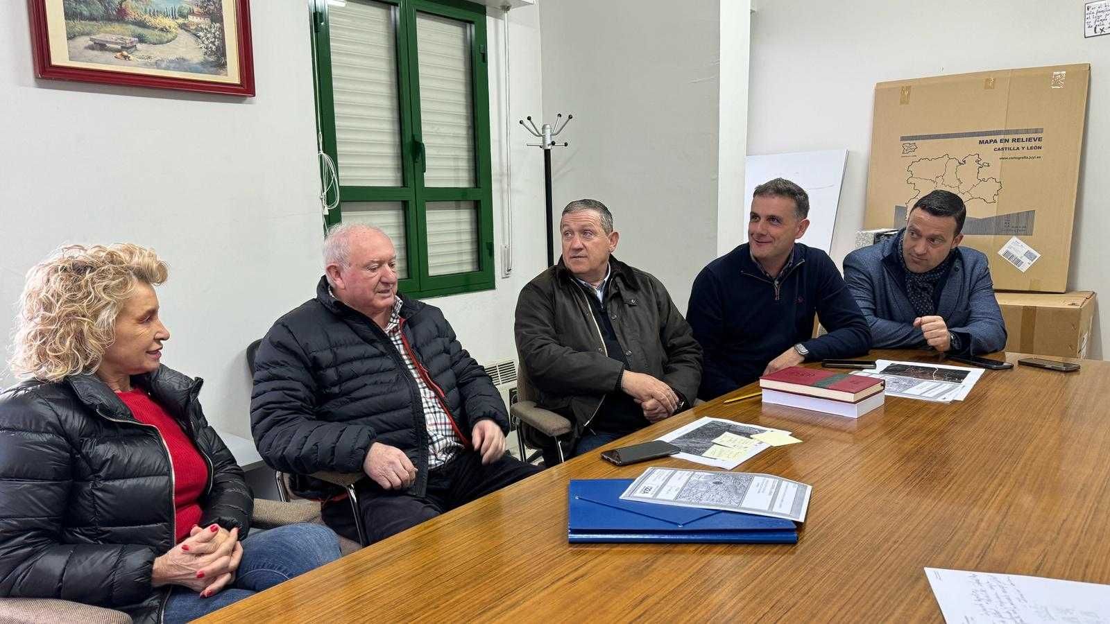 Reunión con el alcalde del Ayuntamiento de Palacios de Sanabria Reunión con el alcalde del Ayuntamiento de Palacios de Sanabria