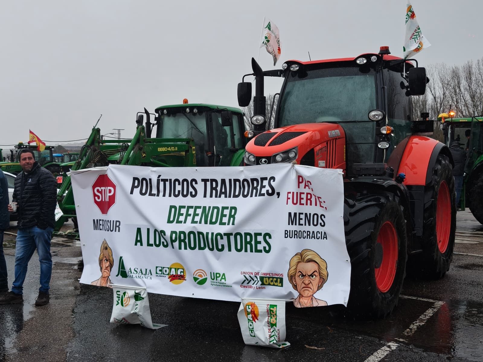 En imágenes la marcha con tractores y vehículos de campo en Salamanca en protesta contra Mercosur