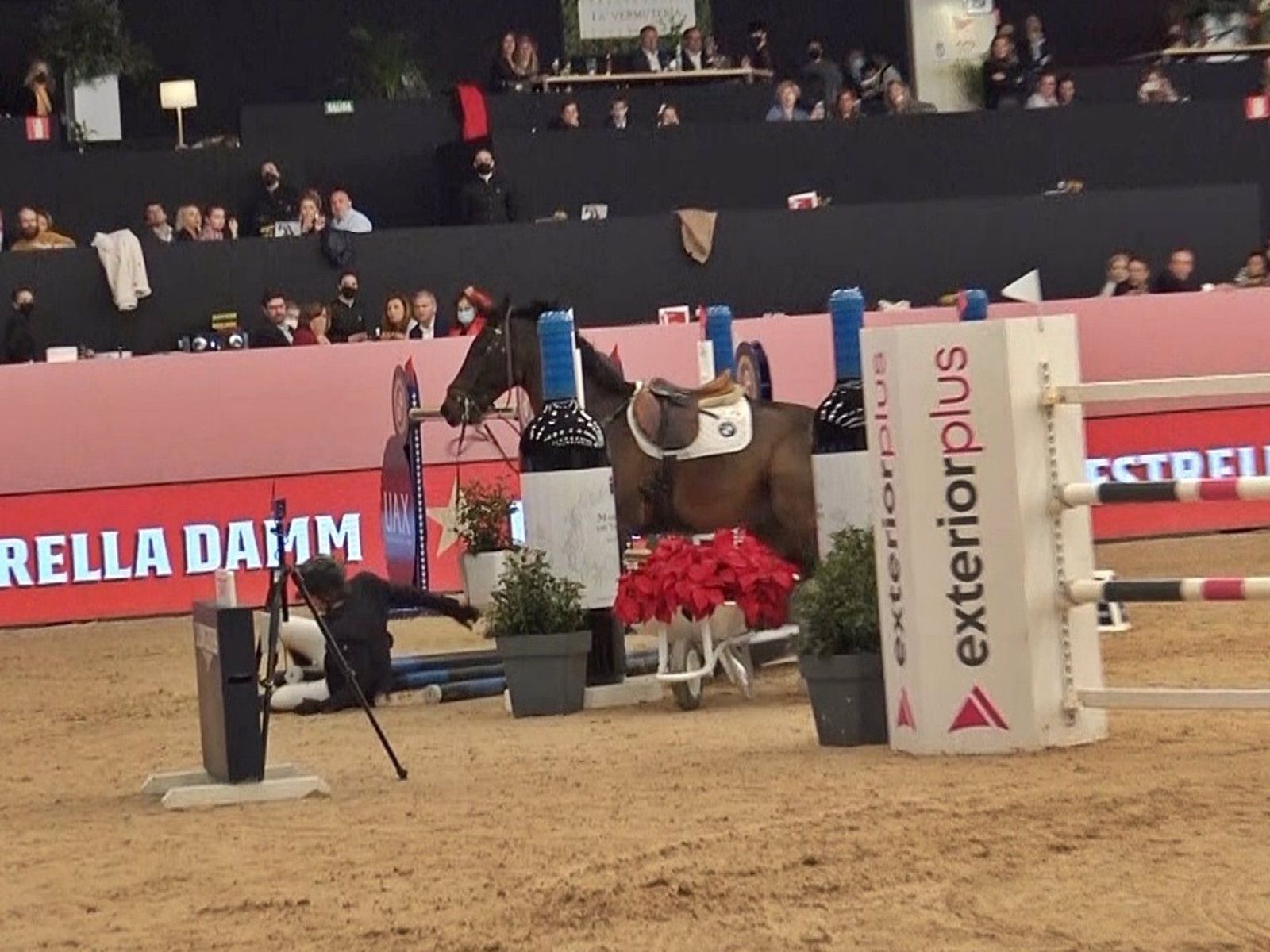 Cayetano Martínez de Irujo sufre una aparatosa caída