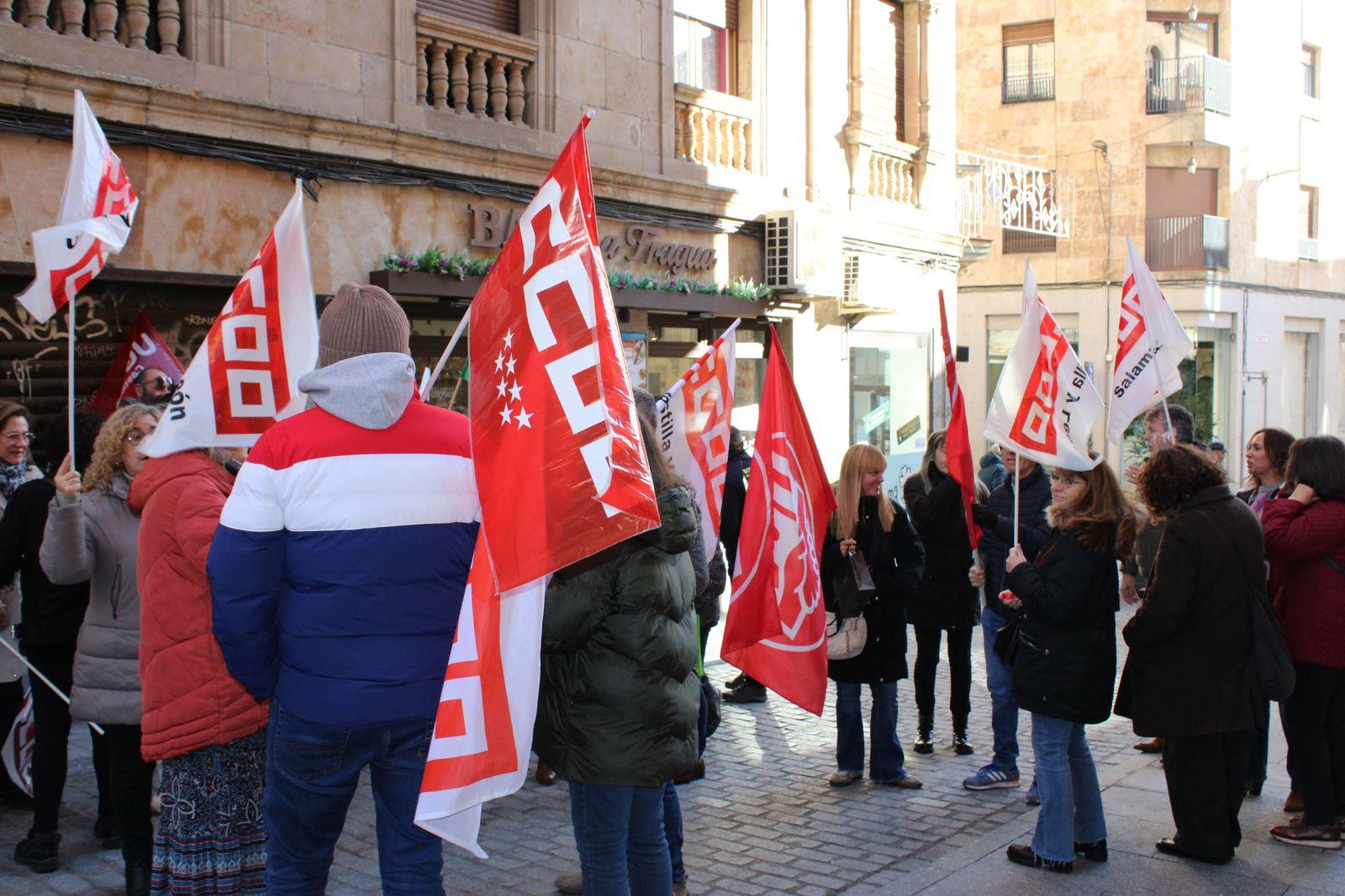 Los sindicatos se movilizan por tercera semana consecutiva para exigir un "salario digno" frente a la Diputación