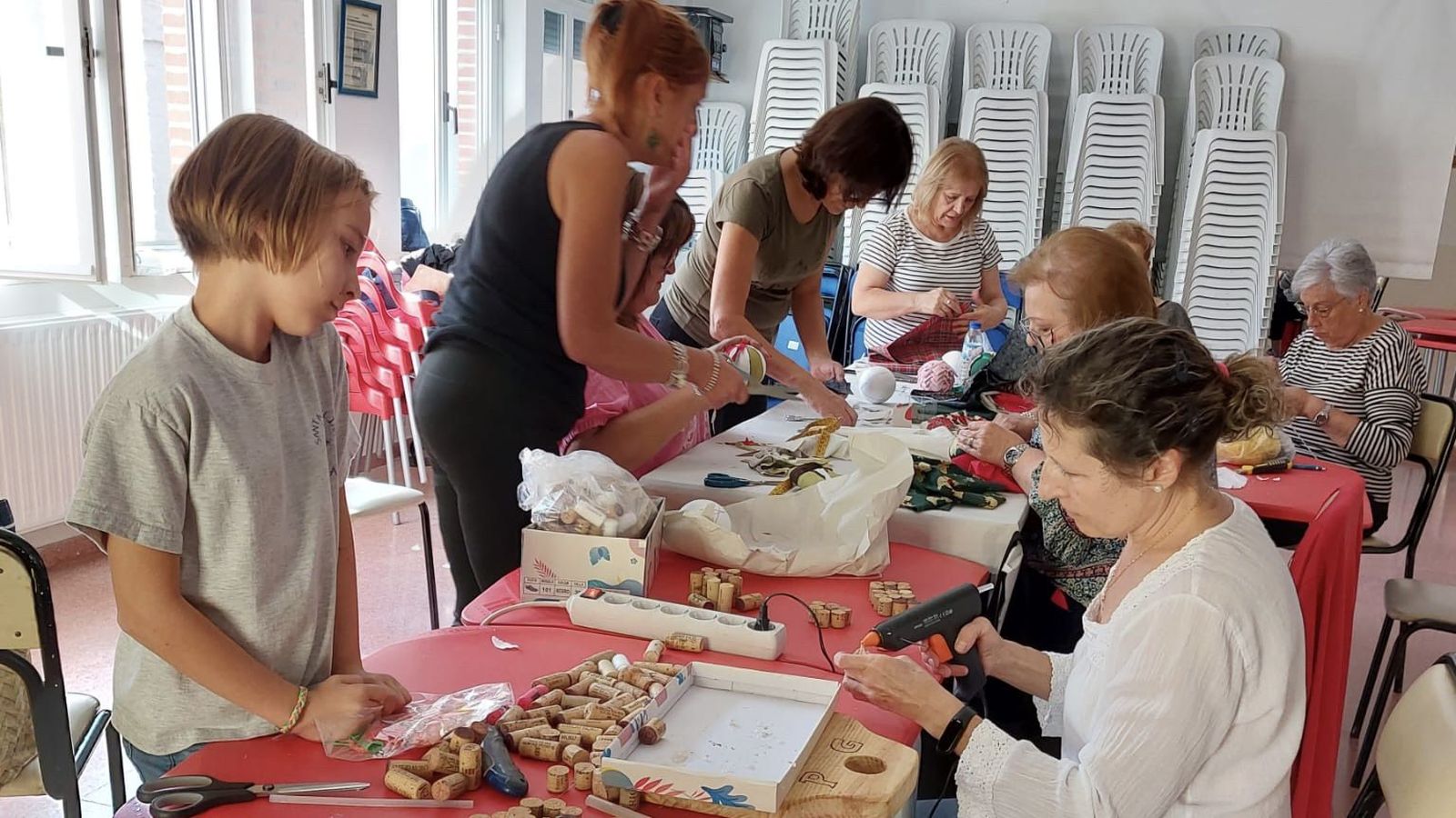 Taller de decoración navideña de la Asociación cultural La Corraliza de Villar de Gallimazo